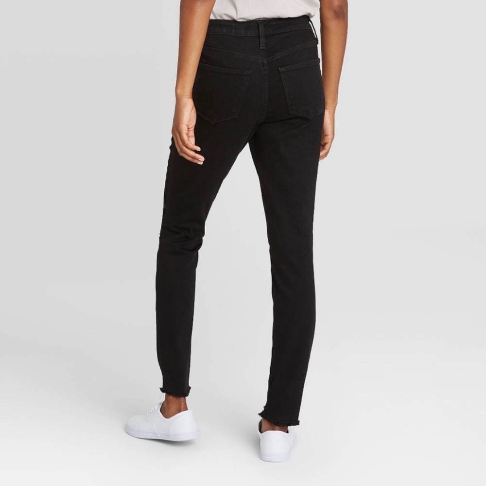 Universal Thread Black Mid Rise Skinny Jeans - Picture 2 of 4